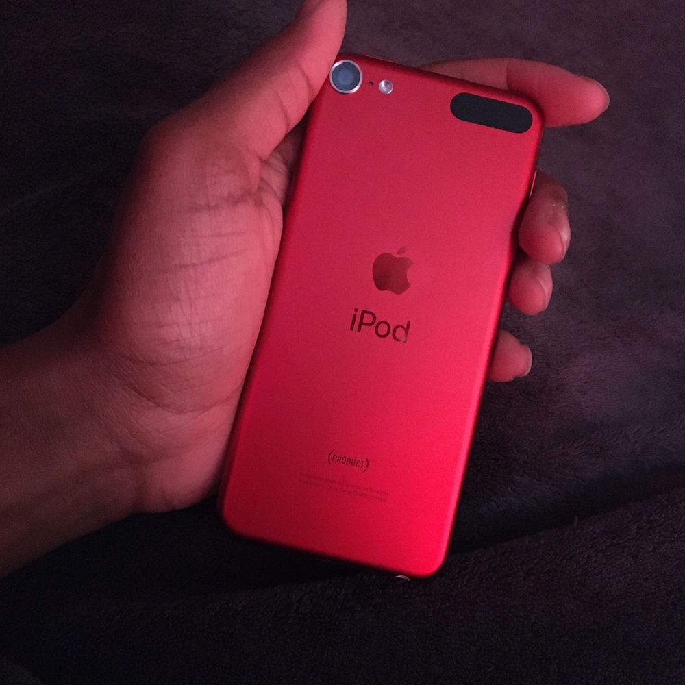 RED IPOD TOUCH 7th generation!!! FOR SELL!!
